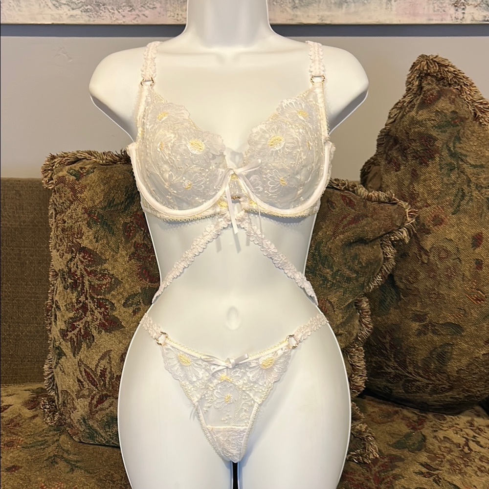 Elegant Honey Birdette  Lace Women’s Intimate Set - Cream bra 36 DD/E panties XS